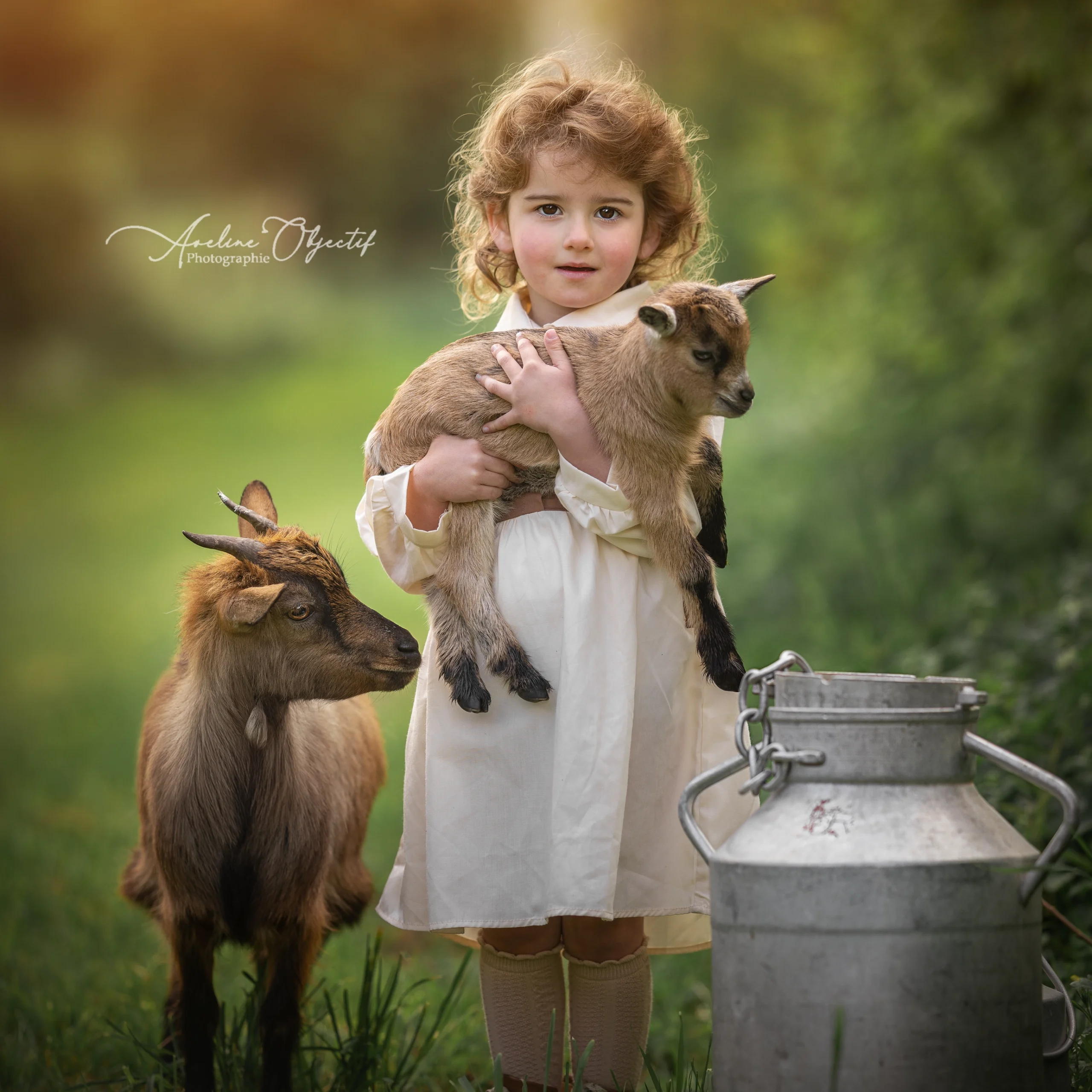Séance photo enfant ferme chèvres bébé chevreau bidon lait photographe Caen